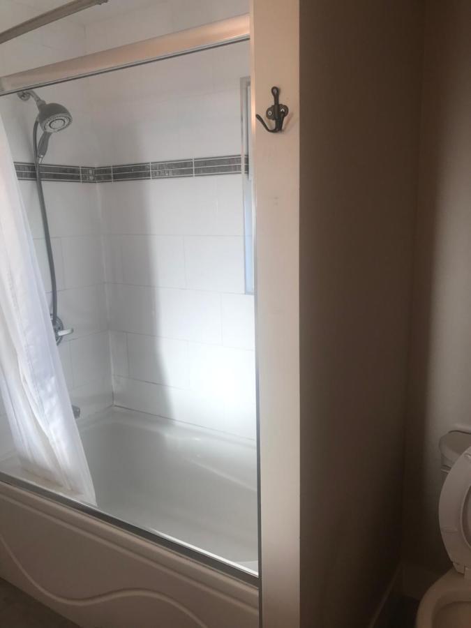 Large Suite With Separate Bathroom Richmond Exterior photo